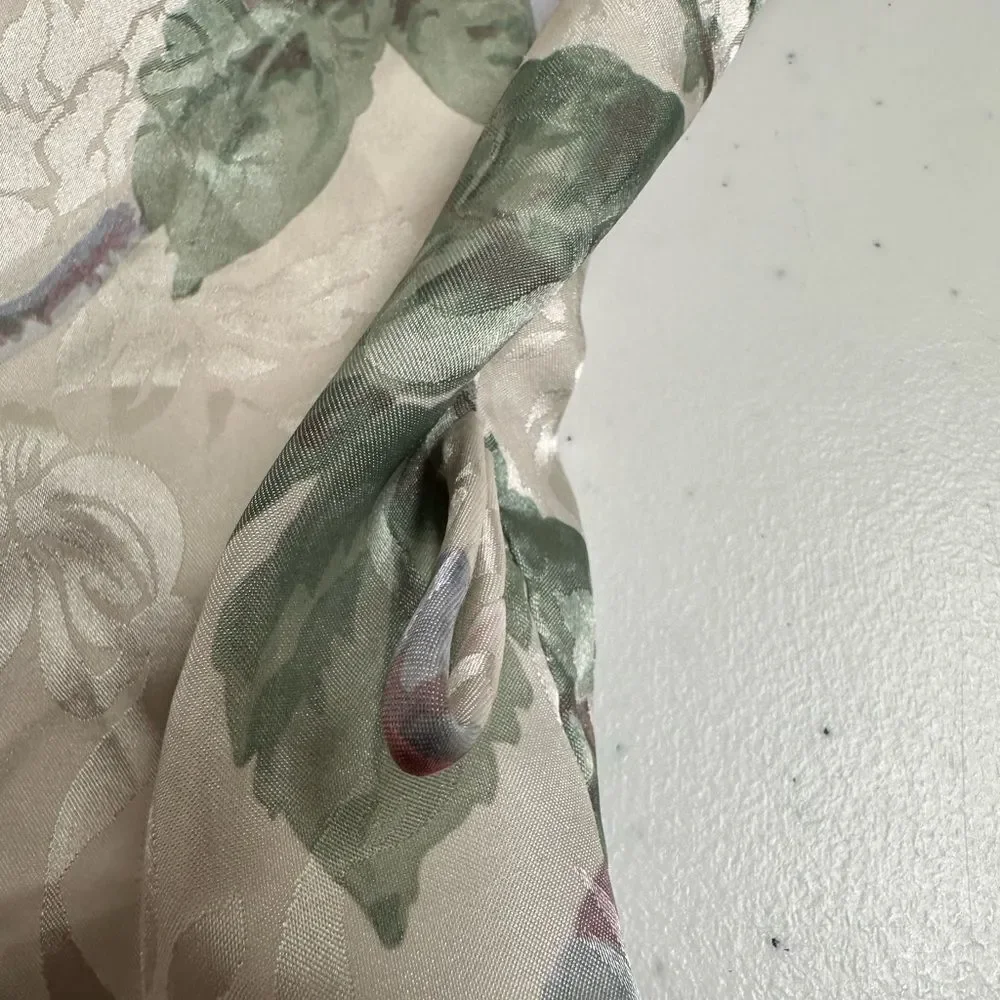 EUC Pinx Women’s Pink Floral Kimono Robe - Size Small